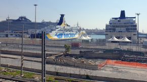 Kreuzfahrtschiffe in Genua während der Corona-Pandemie 2021