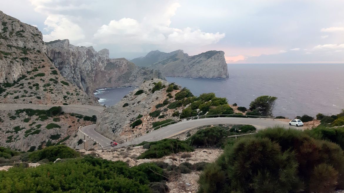 Küstenlinie mit Steilklippen auf Mallorca, am Cap Formentor