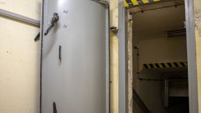 Tür zum MDI-Bunker