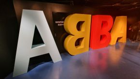 ABBA Buchstaben im Eingangsbereich vom Museum, Stockholm