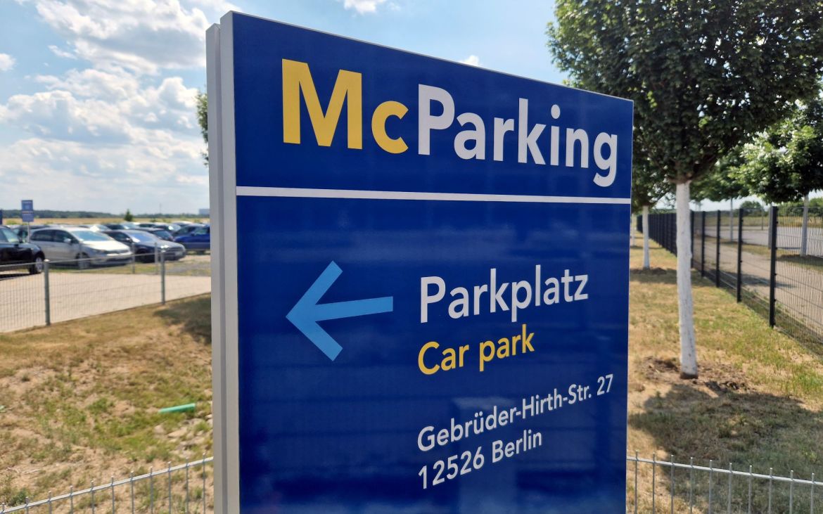 McParking Einfahrtsschild in Berlin