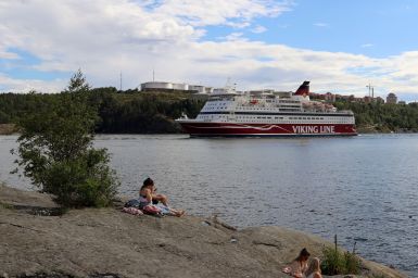 Viking Line Kreuzfahrtschiff beim Chillen auf Fjäderholmen, Stockholm