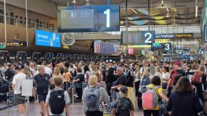 Überfüllung am Flughafen Stockholm Arlanda im Sommer 2022