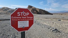 Stop Extreme Heat Danger Schild im Death Valley Nationalpark, USA