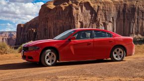 Dodge Charger im Monument Valley bei The Thumb