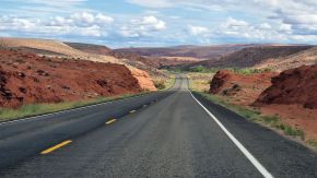 Einsame Kurve auf der Utah State Route 95 21by9
