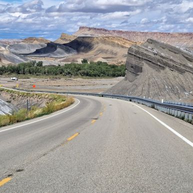Faszinierende Felslandschaft an der Utah State Route 95