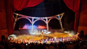 Finale von Cirque du Soleil O im Bellagio, Las Vegas