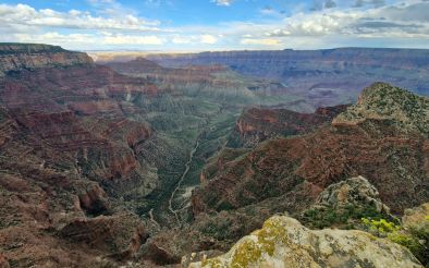 Kleiner Fluss durch den Seitenarm des Grand Canyon, Arizona