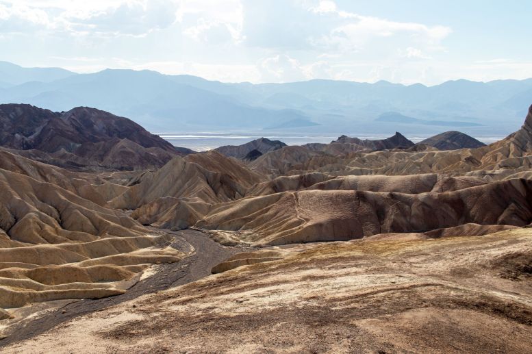 Mondartige Landschaft am Zabriskie Point, Death Valley, USA