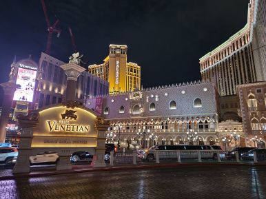 Venetian Hotel und Casino in Las Vegas bei Nacht