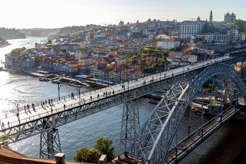 Douro und Altstadt von Porto vom Miradouro da Serra do Pilar aus gesehen