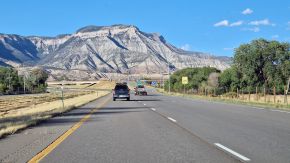 Fahrt durch die Rocky Mountains auf der Interstate 70 Richtung Osten