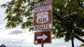 Schild Historic Route 66 in Santa Fe, New Mexiko