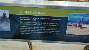 The Hill Climb Today, Schild auf dem Pikes Peak, Colorado