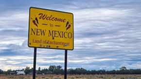 Welcome to New Mexico, Land of Enchantment, Schild