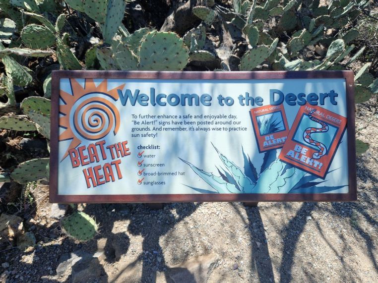 Welcome to the Desert Schild im Saguaro-Nationalpark