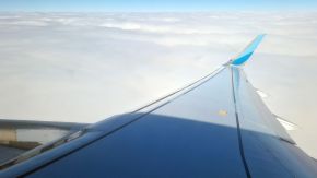 Steigflug in Airbus A320 von Eurowings Discover über Frankfurt