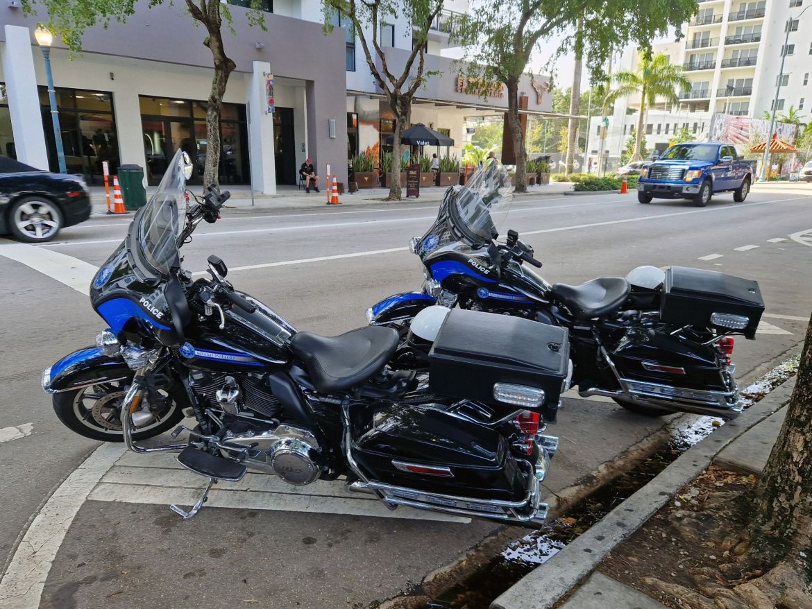 Miami Police Harley-Davidson Motorräder auf der Calle Ocho