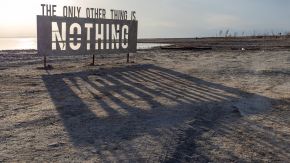 The only other thing is nothing - Kunstwerk am Strand von Bombay Beach, Salton Sea