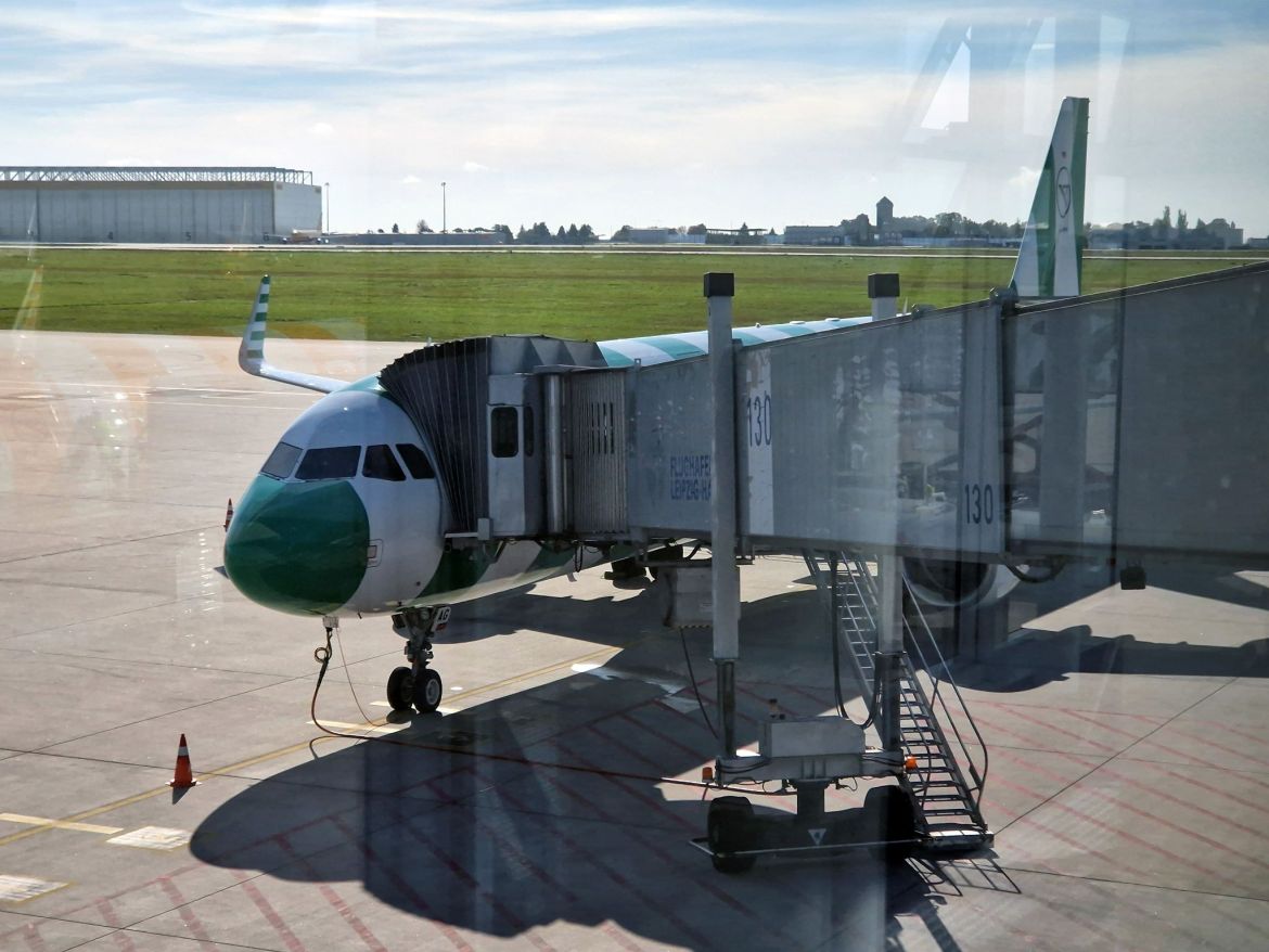 Condor Flugzeug am Flughafen Leipzig