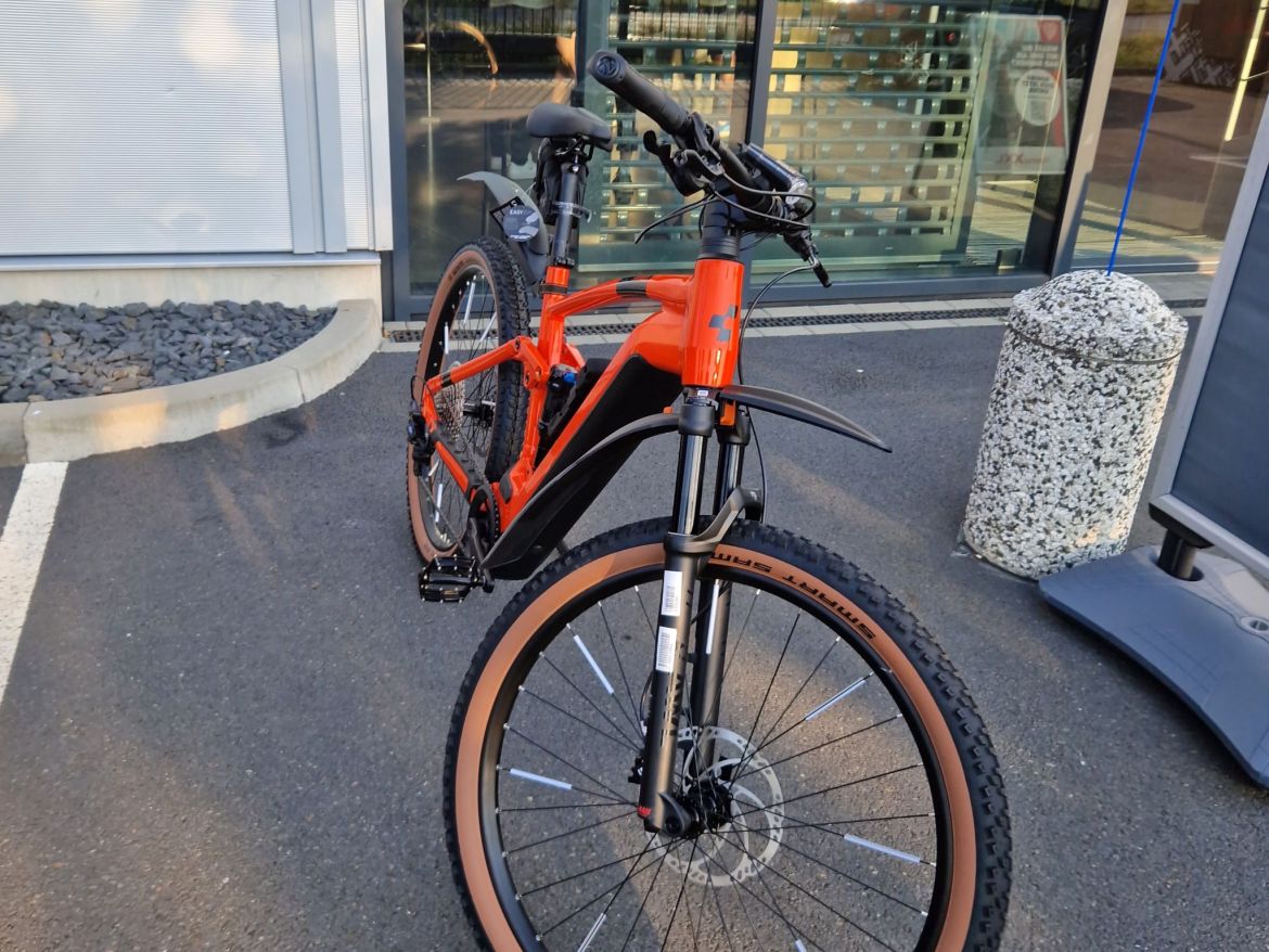 Cube Stereo Hybrid 120 Race eMTB in Orange