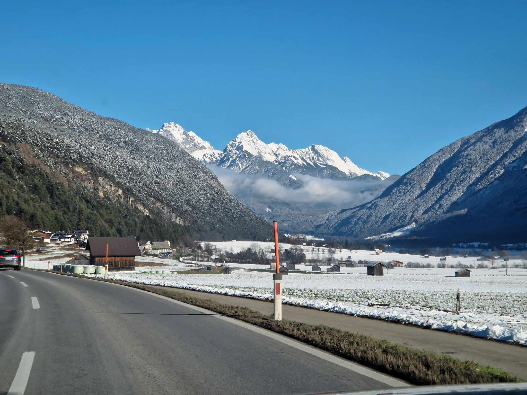 Panorama auf der B189 in Österreich im Winter