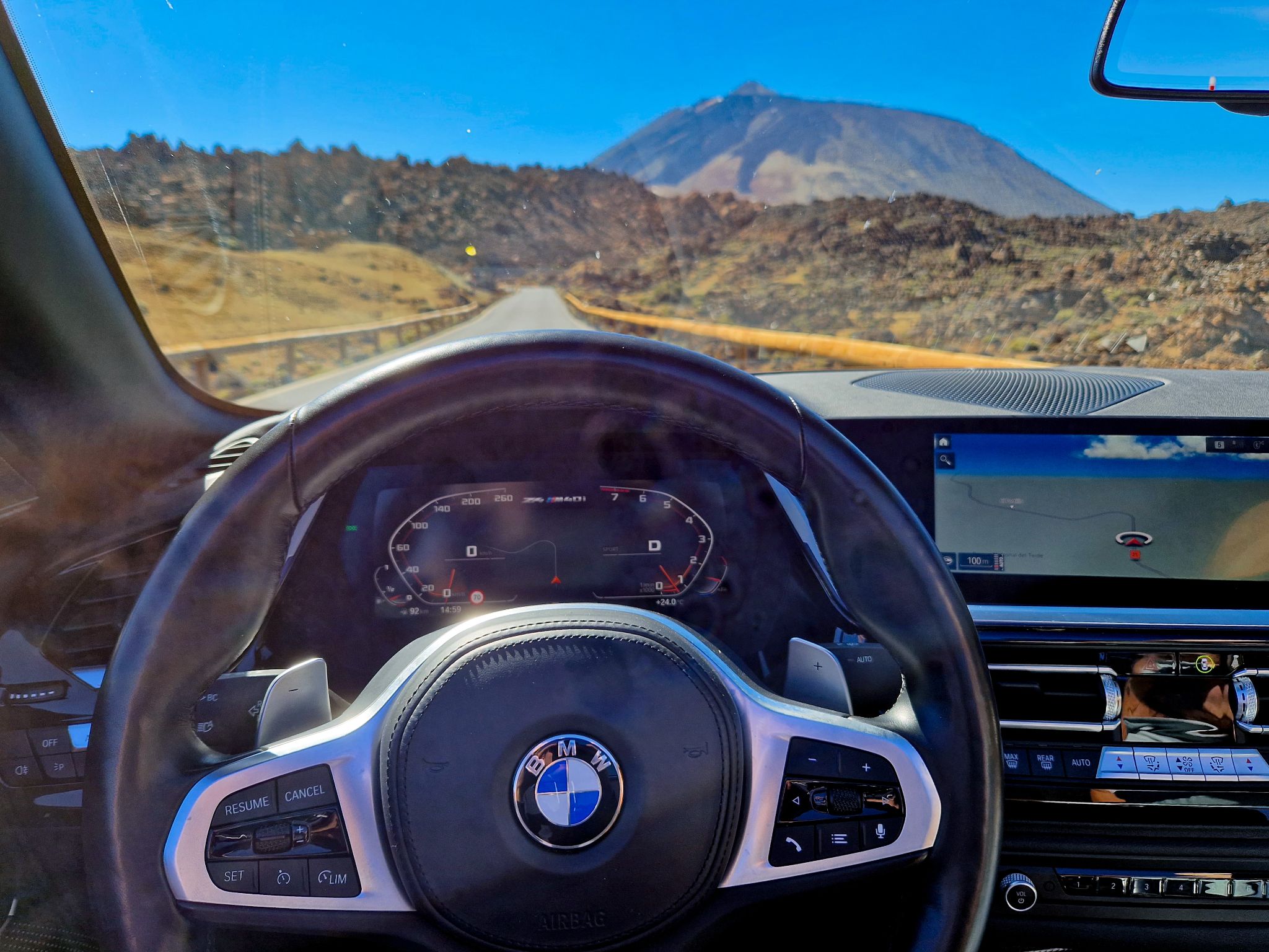 Am Steuer des BMW Z4 mit Blick auf den Teide