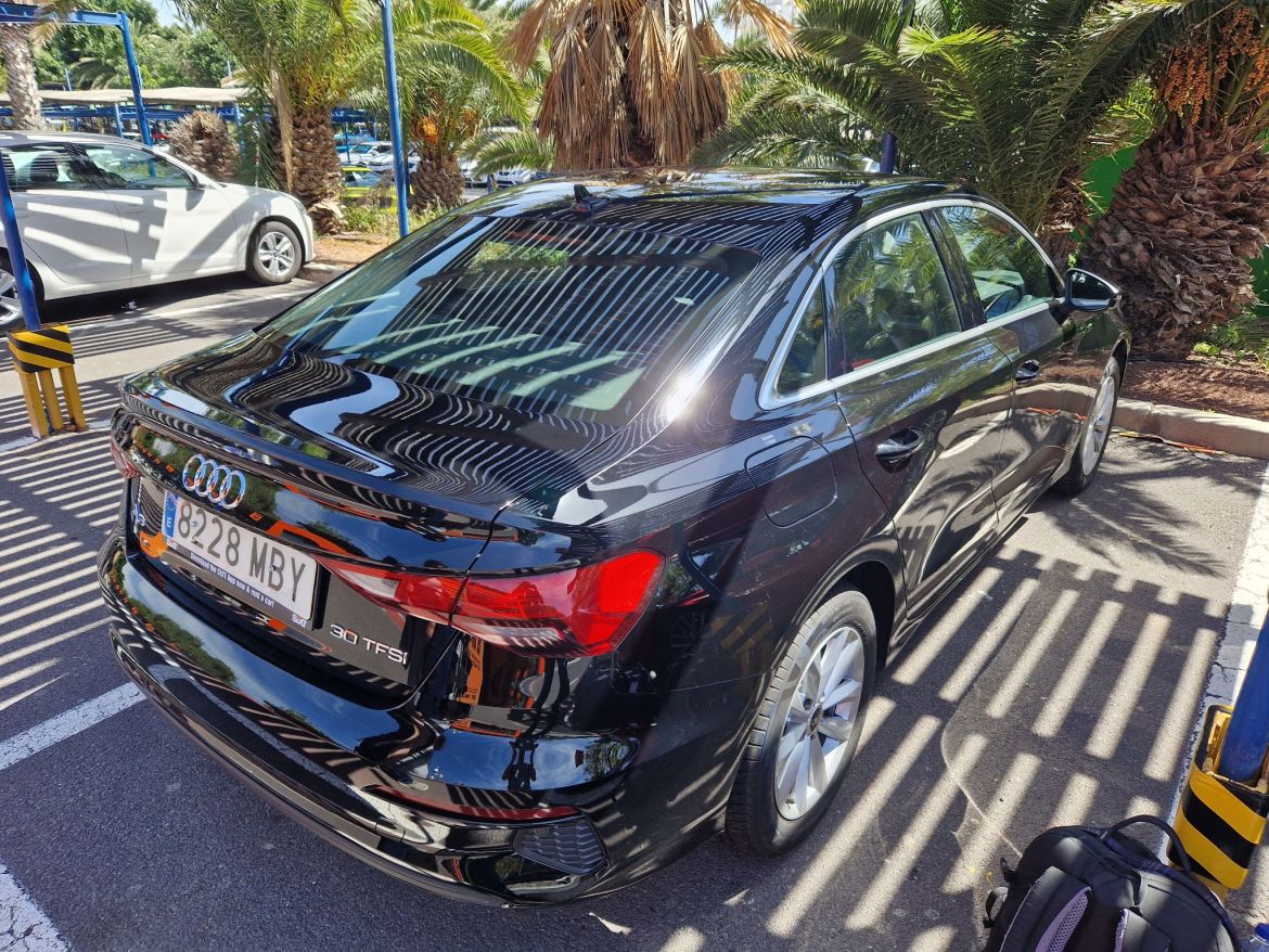 Audi A3 30 TFSI Limousine von Sixt am Flughafen Teneriffa Süd