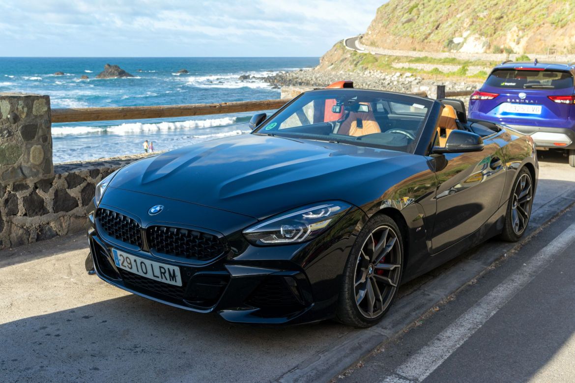 BMW Z4 M40i Cabrio mit offenem Verdeck