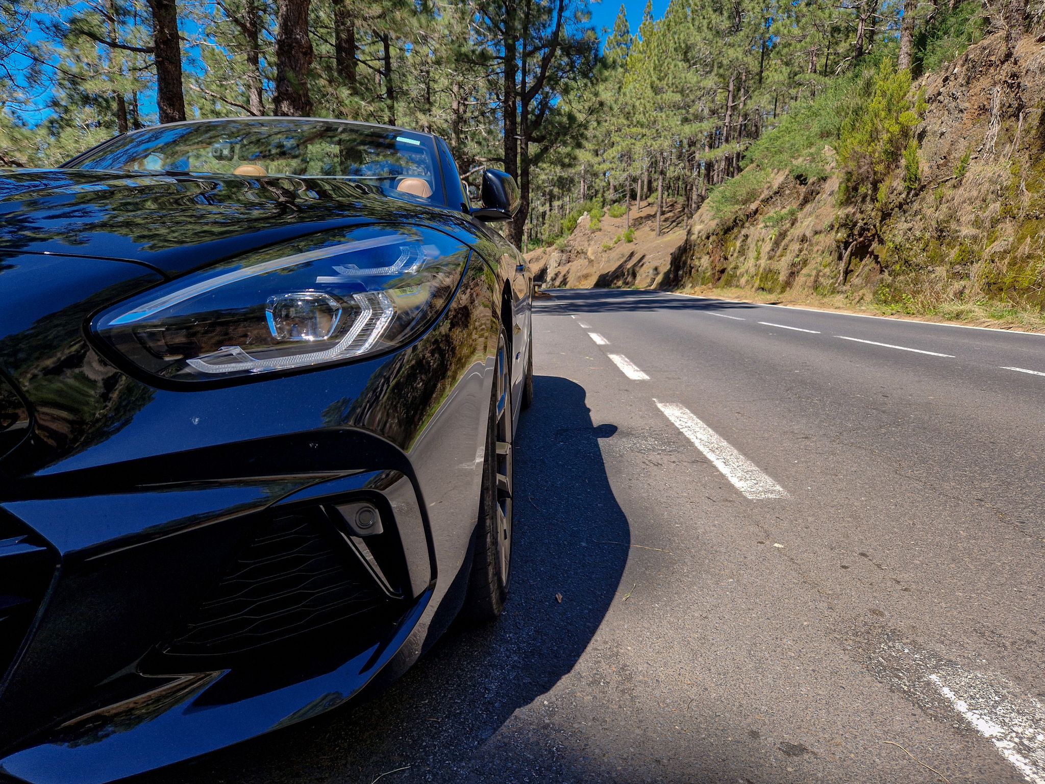 BMW Z4 auf der leeren TF-24 auf Teneriffa