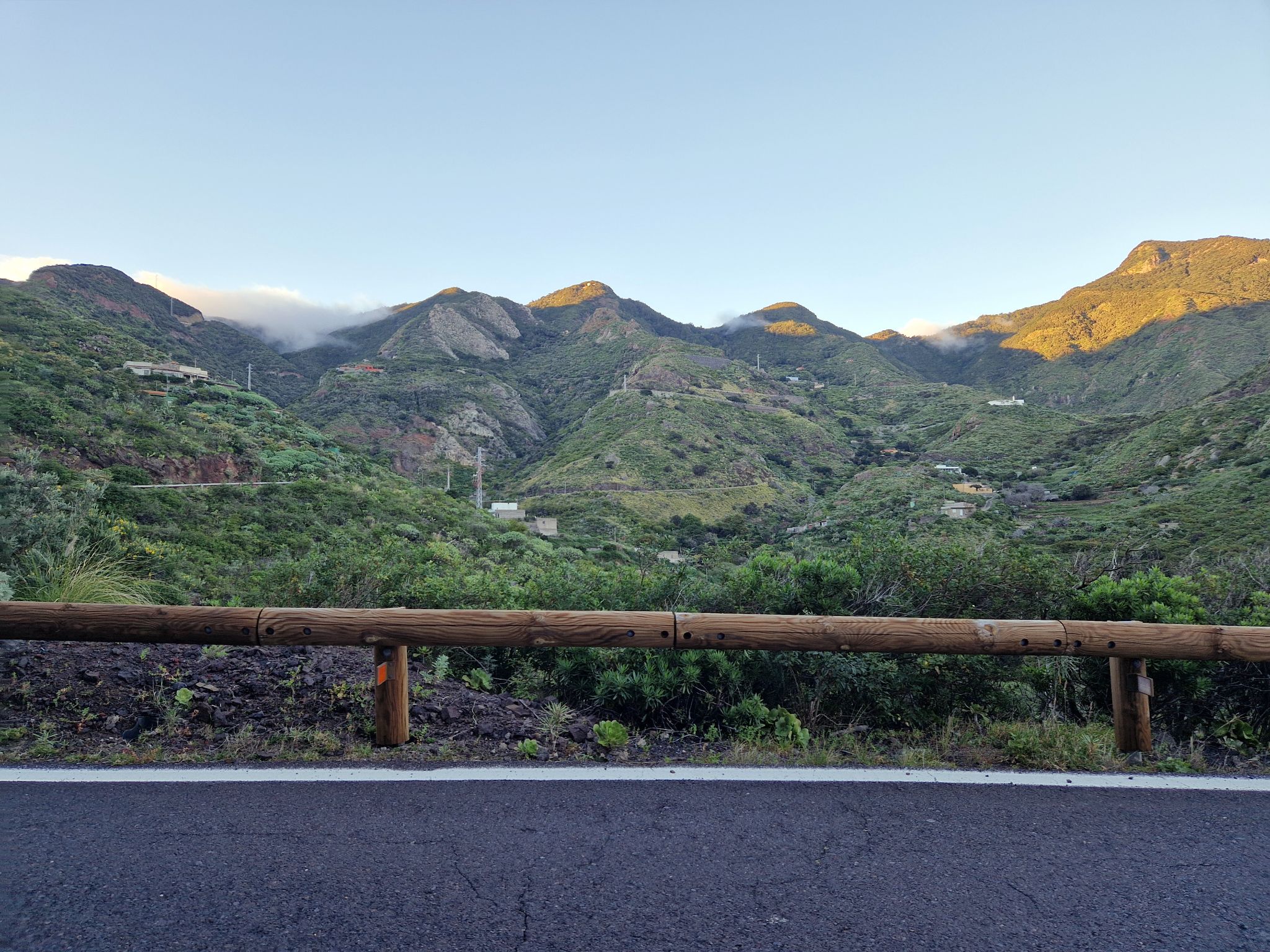 Berge im Anagagebirge bei Sonnenuntergang an der TF-12 Mirador Valle San Andrés