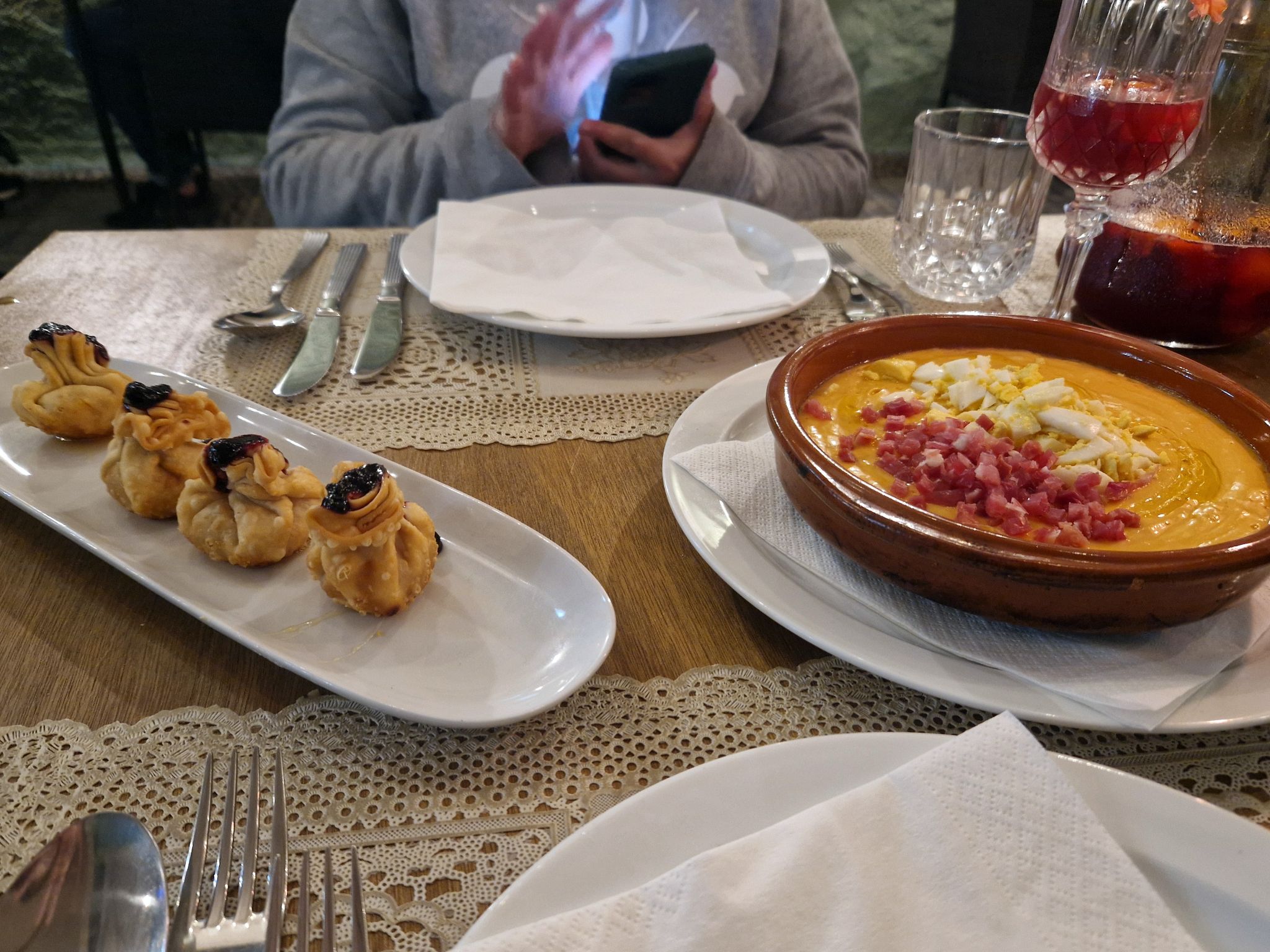 Salmorejo und kleine Teigtaschen im Restaurant Xauen, Puerto de la Cruz