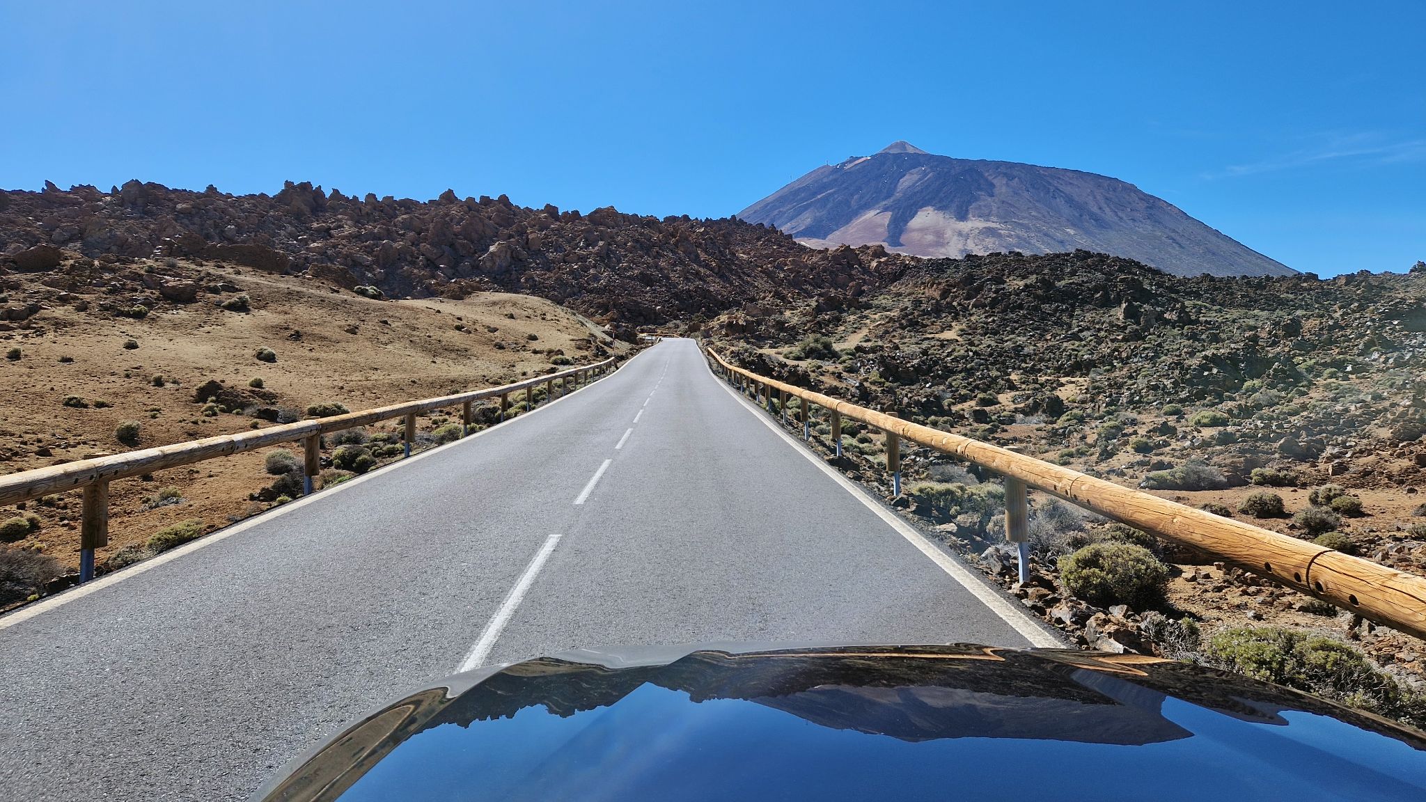 Leere Straße auf dem Weg zum Teide