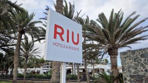 RIU Hotels & Resorts Schild in Maspalomas