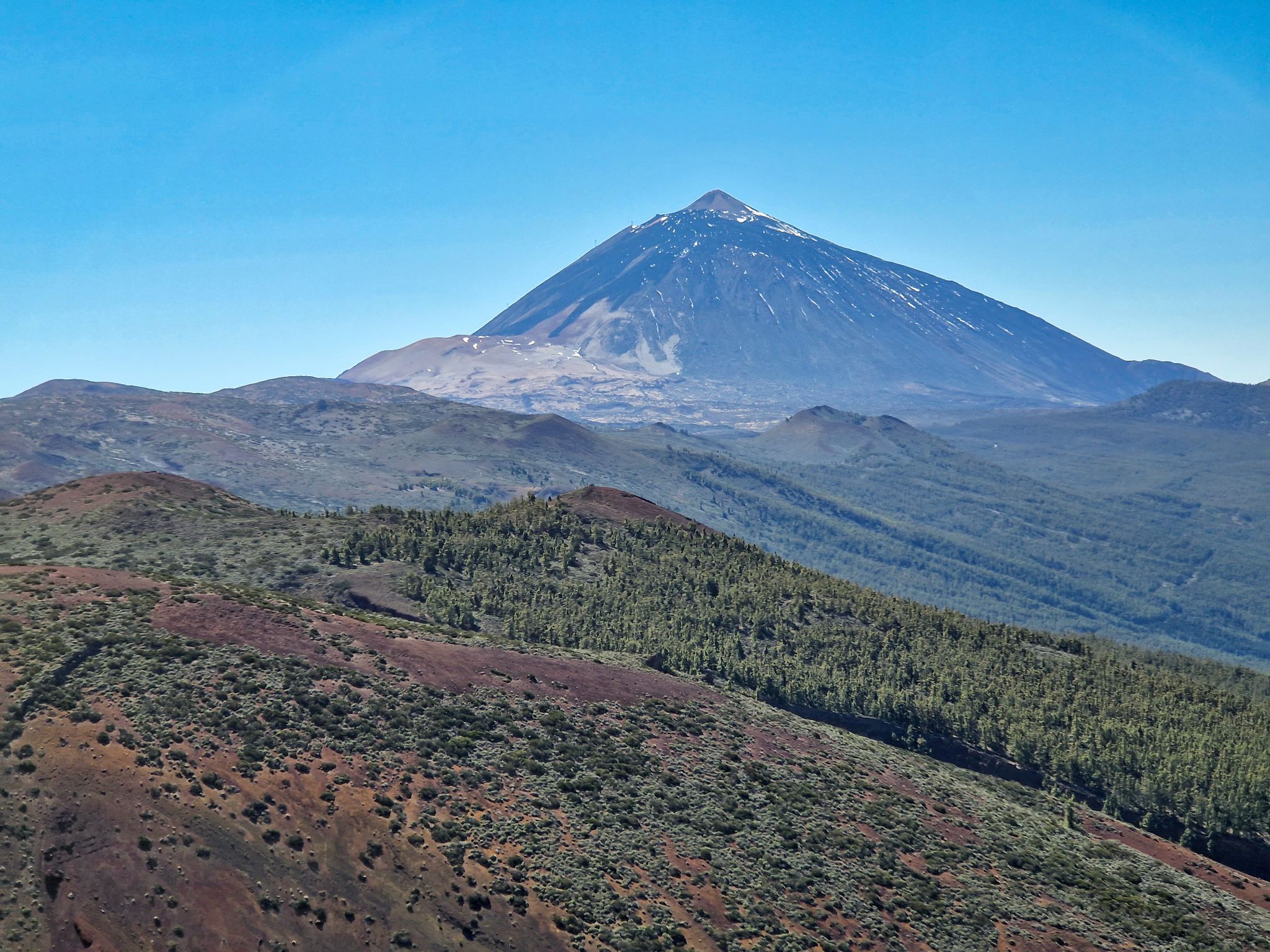 Teide auf Teneriffa im März, leicht schneebedeckt