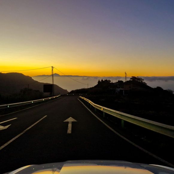 Teide bei Sonnenuntergang vom Ende der GC-220 auf Gran Canaria aus gesehen Teide bei Sonnenuntergang vom Ende der GC-220 auf Gran Canaria aus gesehen