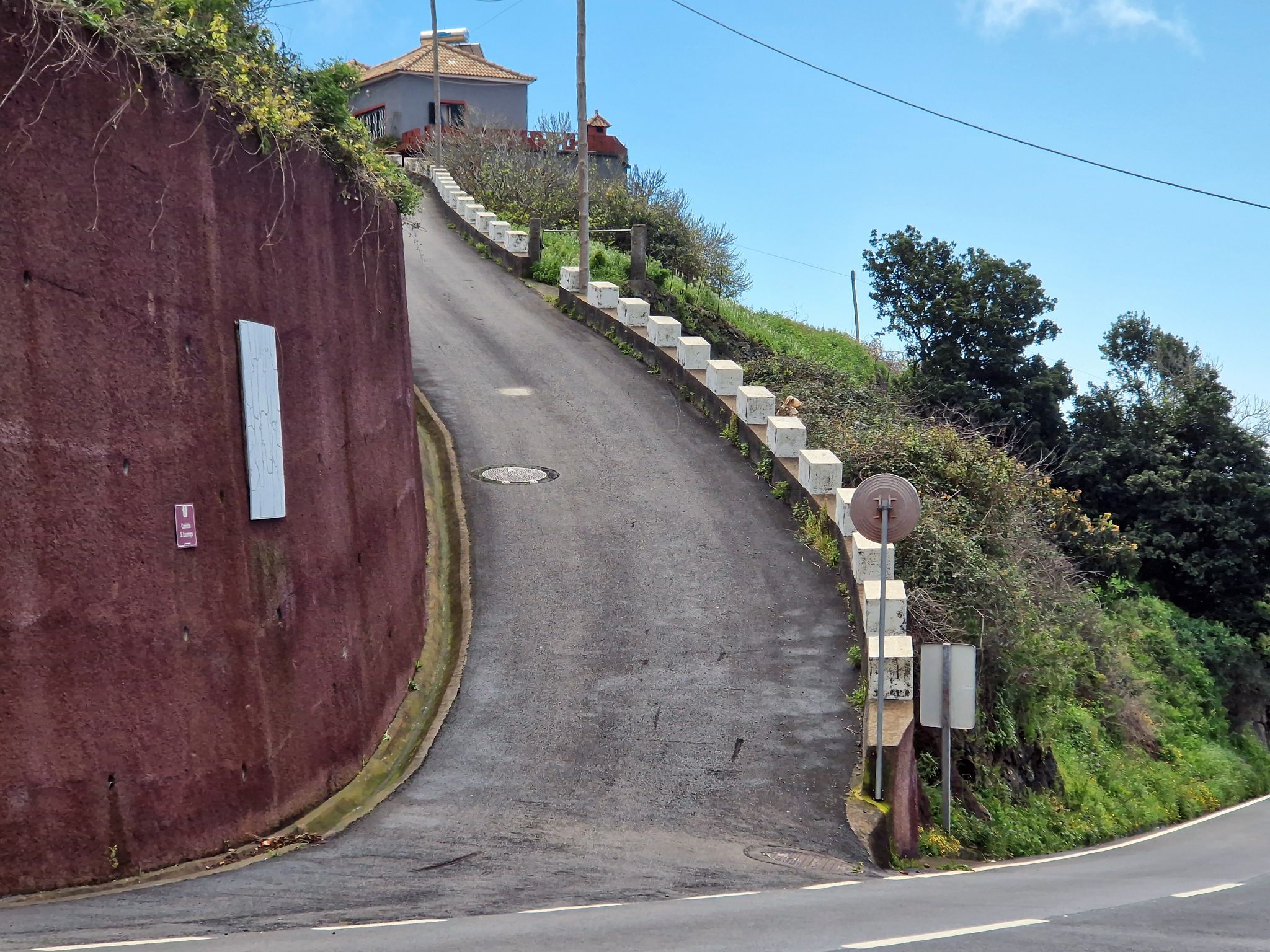 Auffahrt zu den Sunset Cliff Villas, Madeira