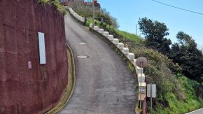Auffahrt zu den Sunset Cliff Villas, Madeira
