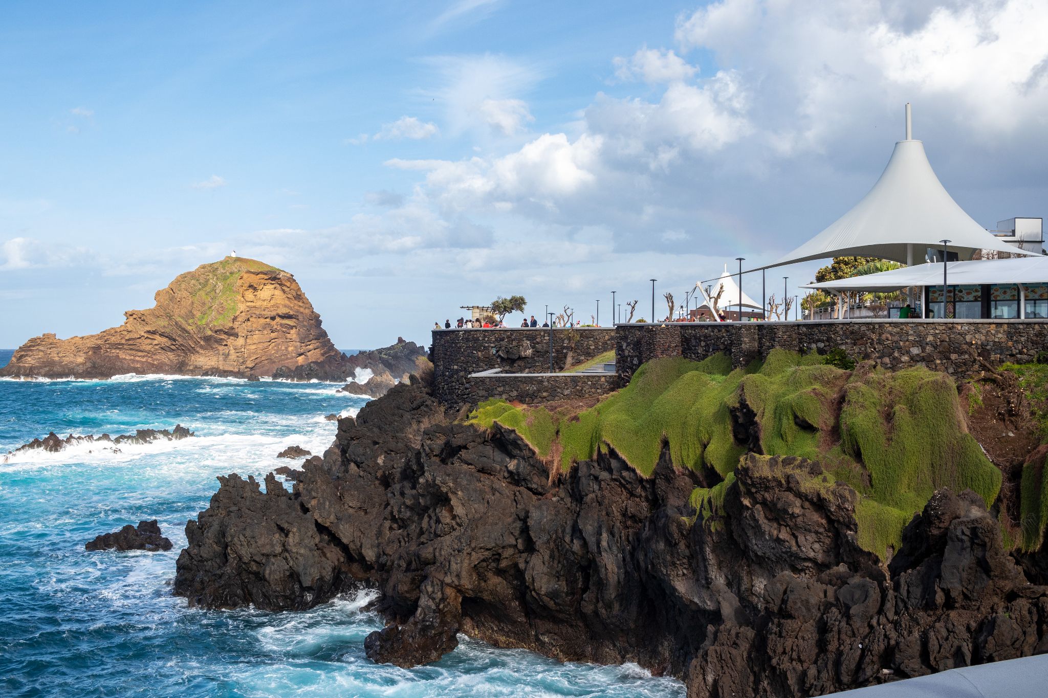 Bar in Porto Moniz direkt an der Küste