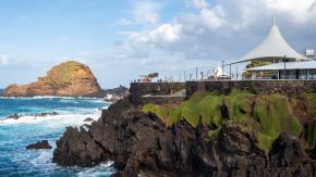 Bar in Porto Moniz direkt an der Küste