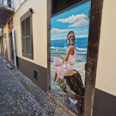 Bemalte Tür in der Altstadt von Funchal, Madeira Bemalte Tür in der Altstadt von Funchal, Madeira