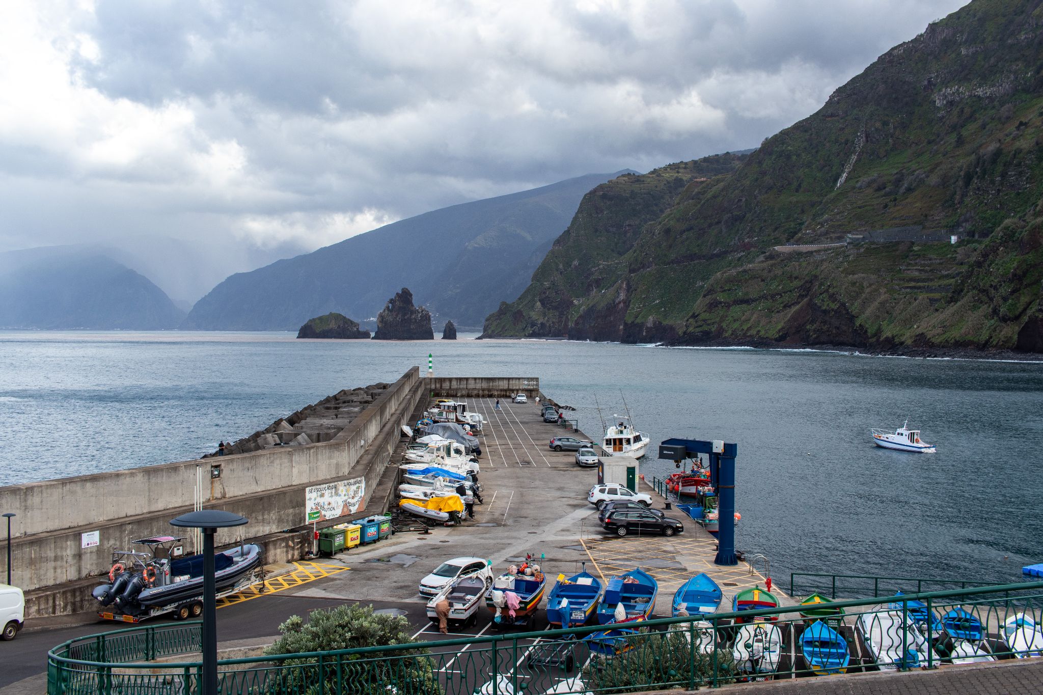 Blick auf die Küste Madeiras bei Seixal Richtung Osten