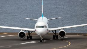 Eurowings Flugzeug kurz vor dem Start am Madeira Airport