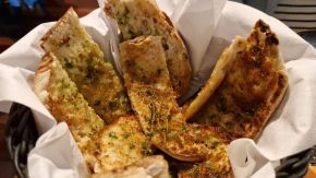 Geröstetes Brot mit Knoblauchbutter, Muralha Terrace Restaurant