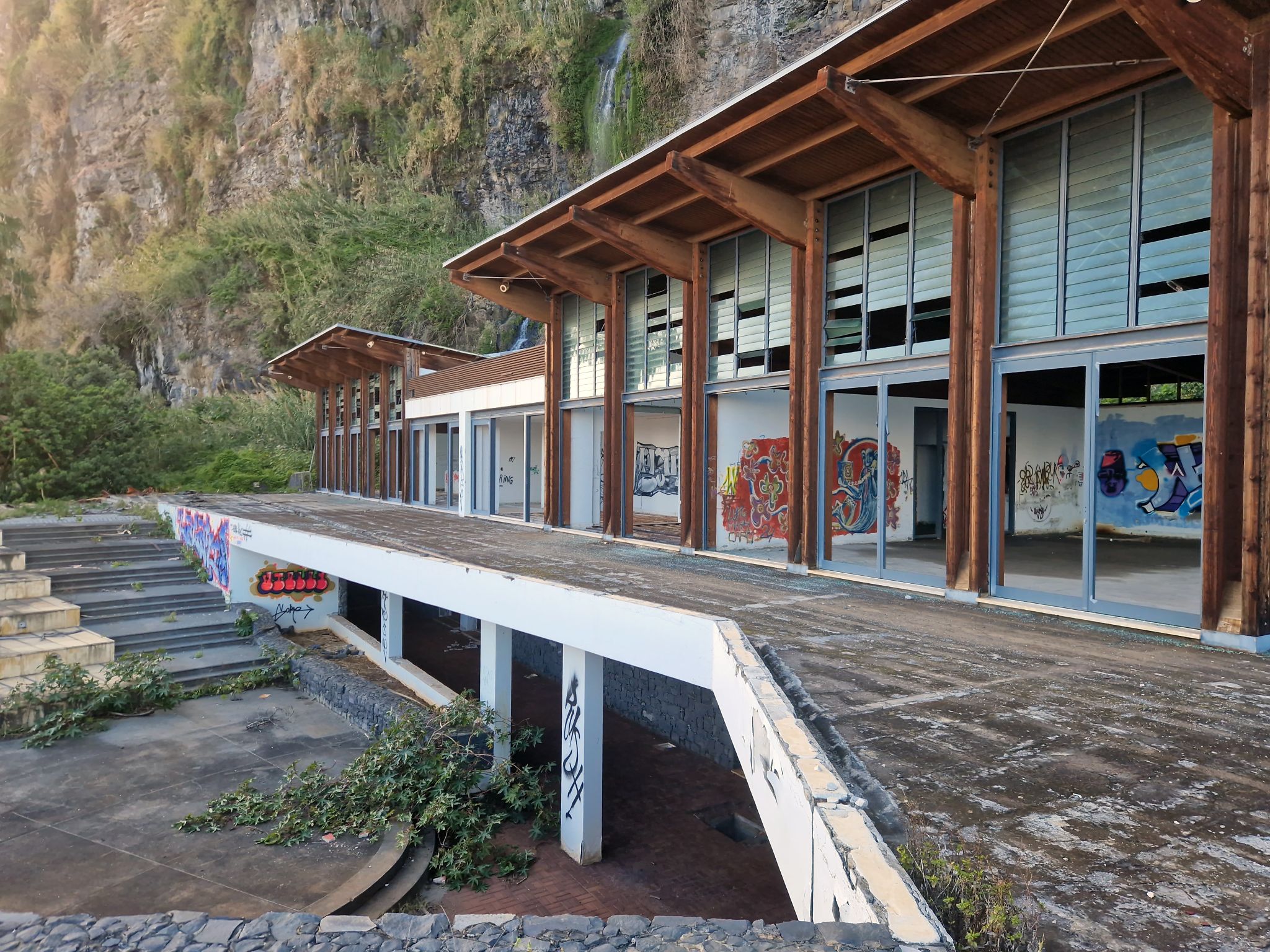 Hauptgebäude alte Marina in Lugar de Baixo