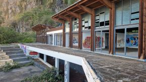 Hauptgebäude alte Marina in Lugar de Baixo