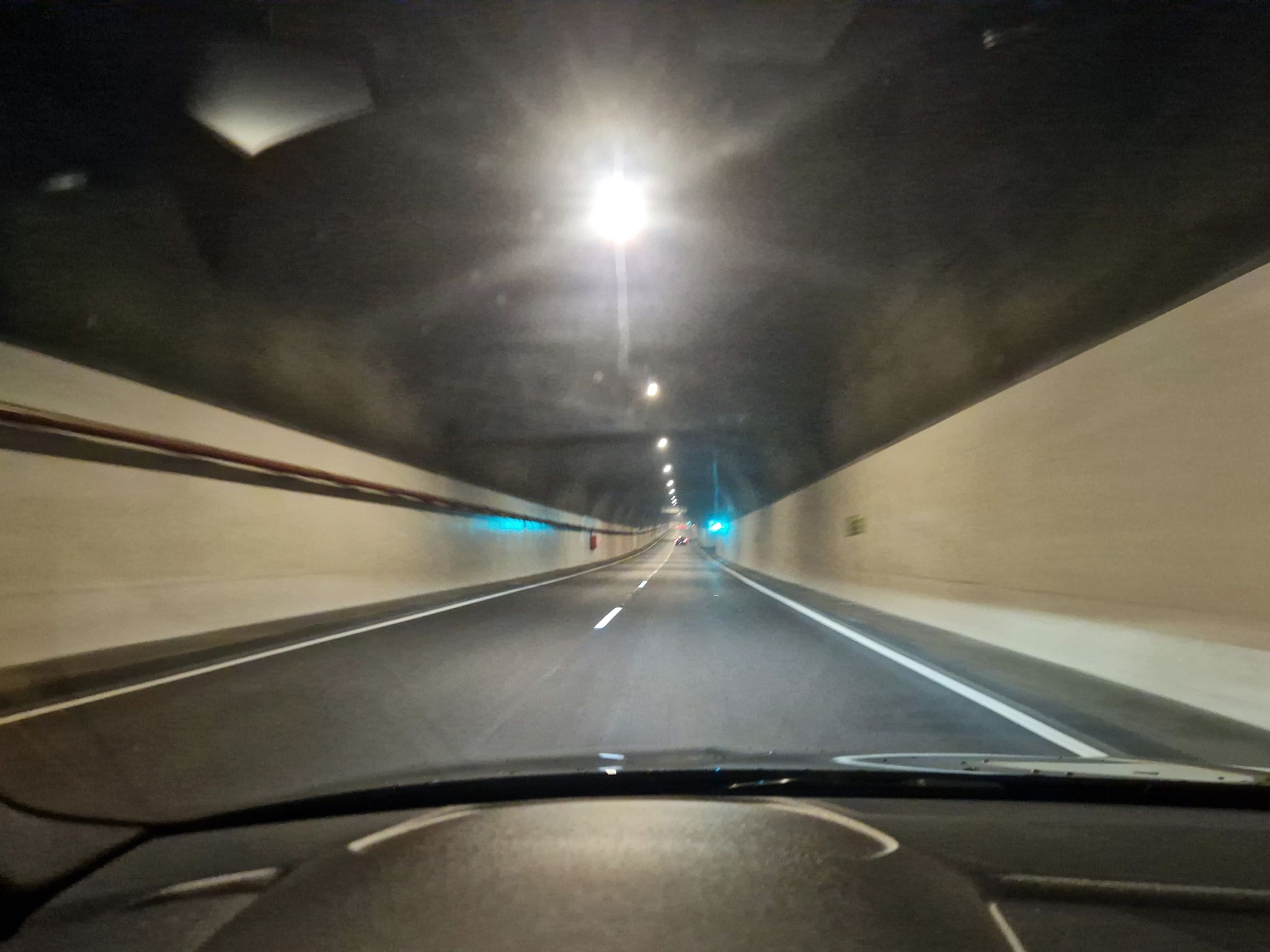 Normaler Tunnel auf Madeira, Portugal
