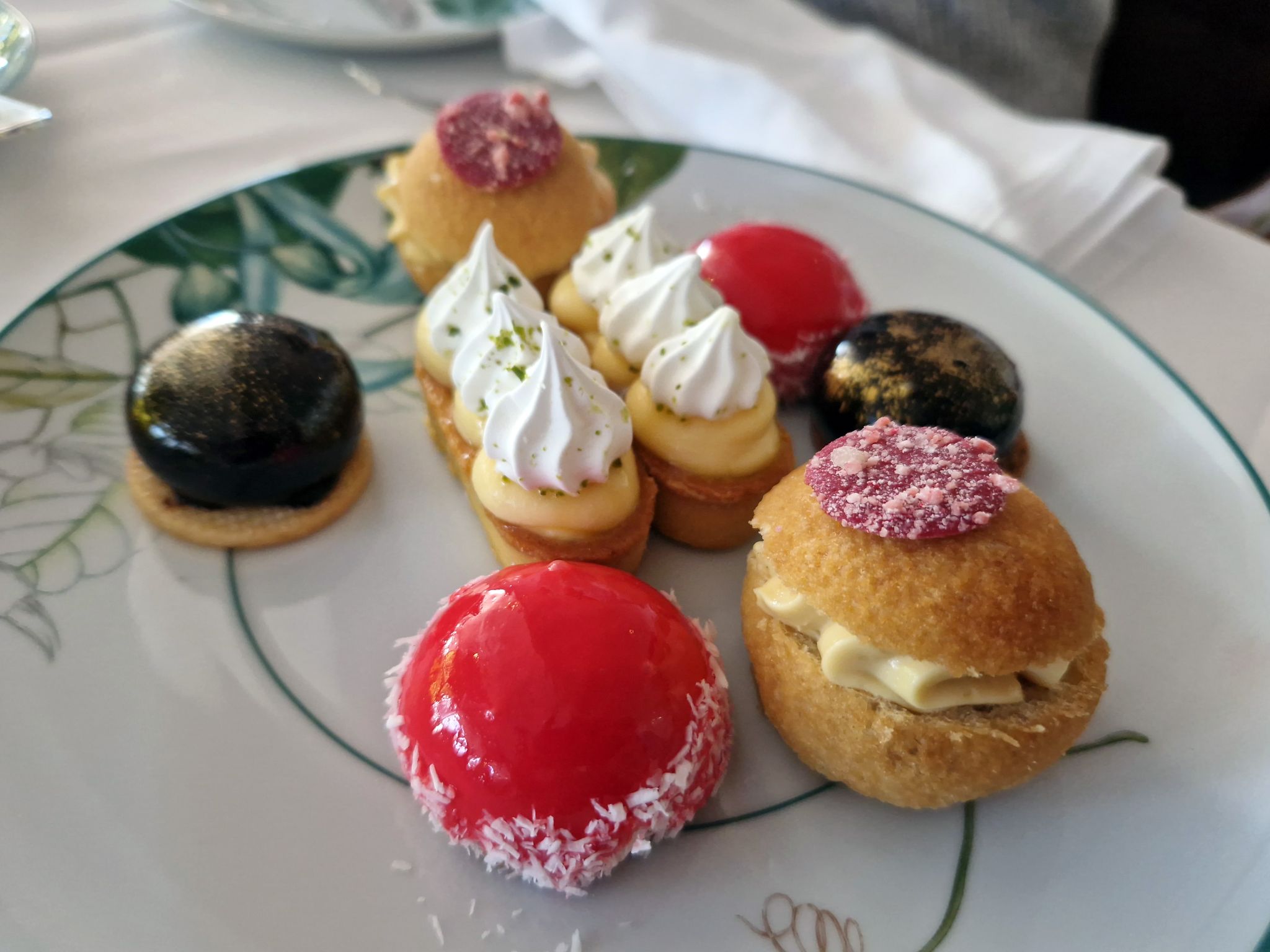 Selektion an Pralinen zum Afternoon Tea, Reid's Palace Hotel, Funchal, Madeira