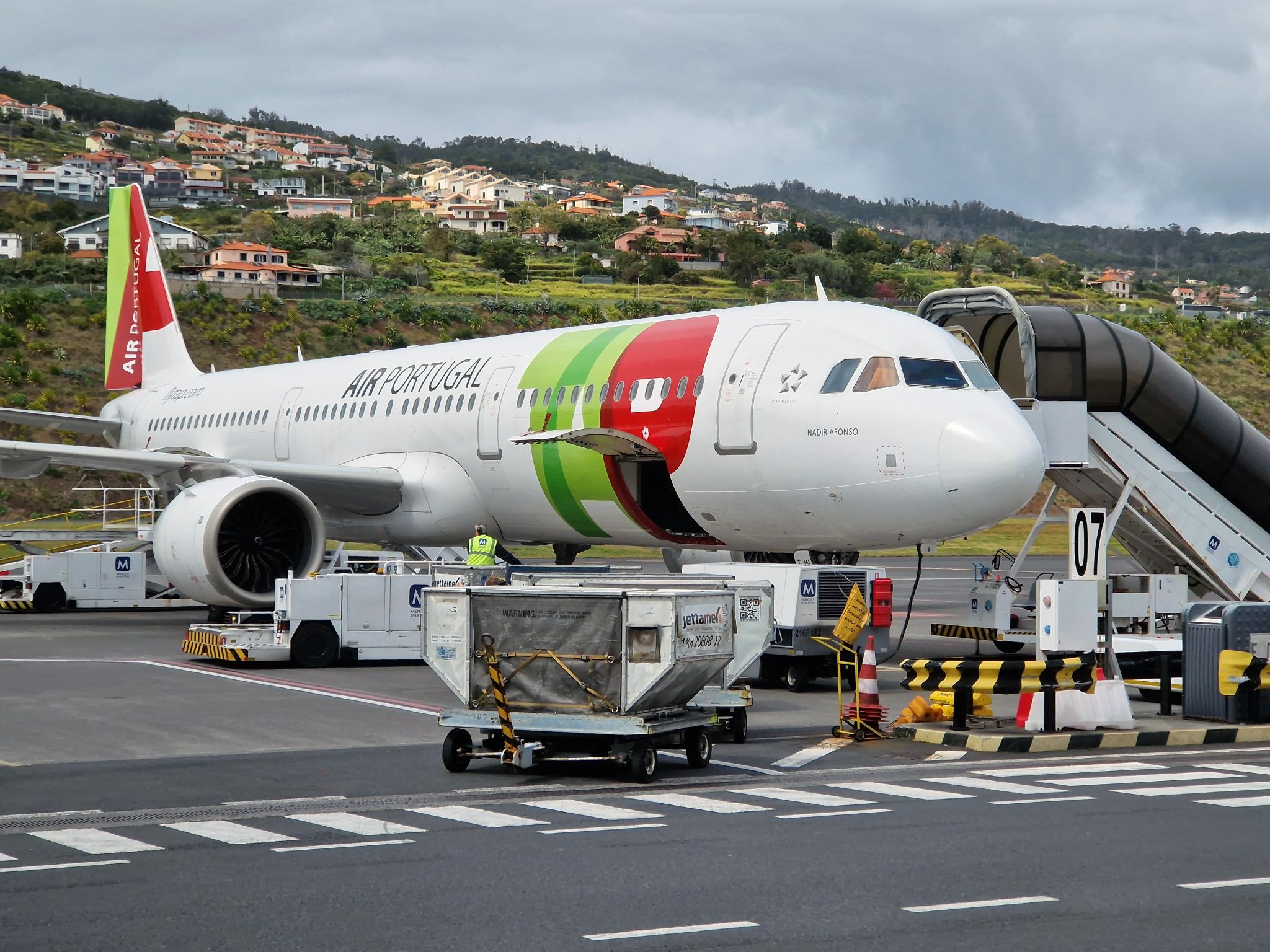 TAP Portugal Airbus Nadir Afonso am Funchal Airport, Madeira